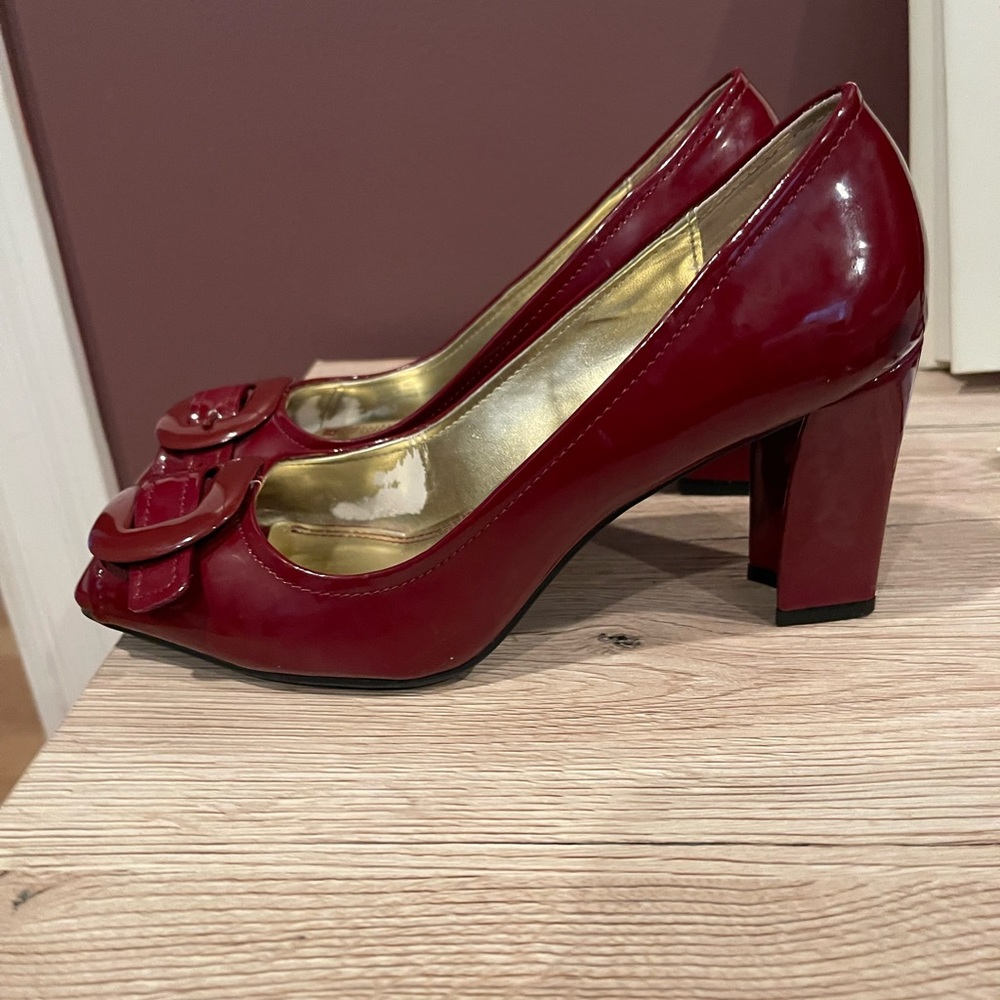 Open toe etienne aigner heels. Size 7.5